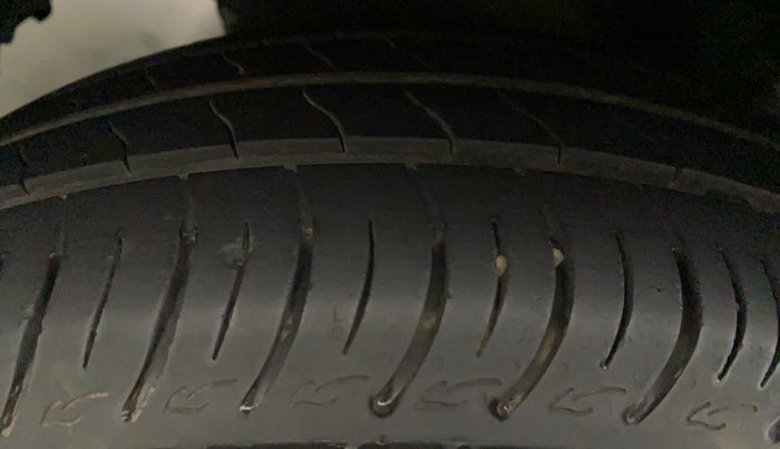 2014 Maruti Ertiga VXI CNG, CNG, Manual, 89,029 km, Right Rear Tyre Tread