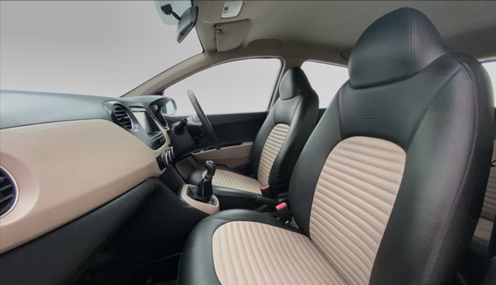 2016 Hyundai Grand i10 MAGNA 1.2 VTVT, Petrol, Manual, 63,674 km, Right Side Front Door Cabin View