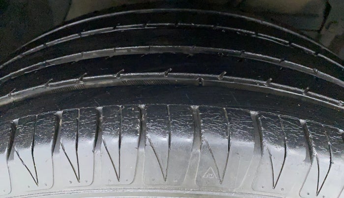 2016 Maruti Vitara Brezza ZDI PLUS DUAL TONE, Diesel, Manual, 52,068 km, Right Front Tyre Tread