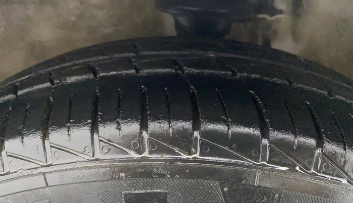 2017 Maruti Alto 800 LXI, Petrol, Manual, 59,899 km, Left Front Tyre Tread