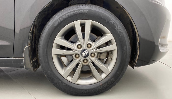 2016 Hyundai New Elantra 2.0 SX (O) AT, Petrol, Automatic, 31,476 km, Right Front Wheel