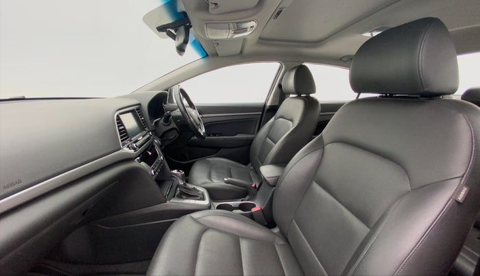 2016 Hyundai New Elantra 2.0 SX (O) AT, Petrol, Automatic, 31,476 km, Right Side Front Door Cabin