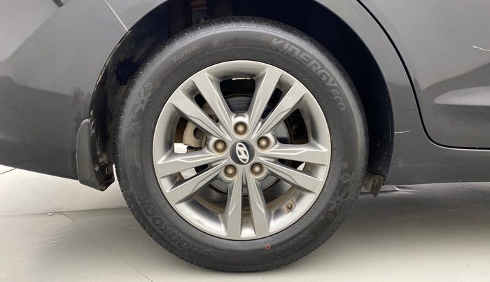 2016 Hyundai New Elantra 2.0 SX (O) AT, Petrol, Automatic, 31,476 km, Right Rear Wheel
