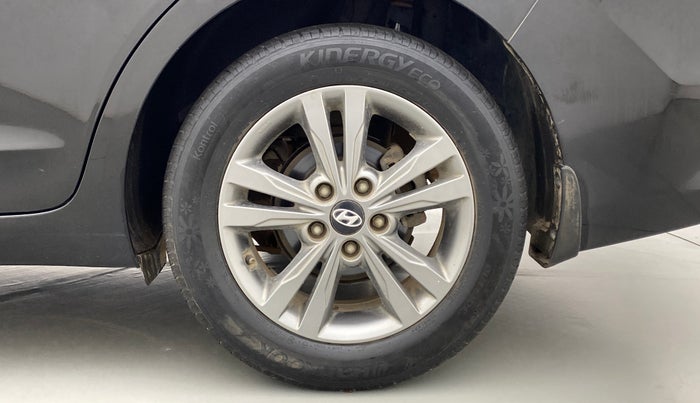2016 Hyundai New Elantra 2.0 SX (O) AT, Petrol, Automatic, 31,476 km, Left Rear Wheel