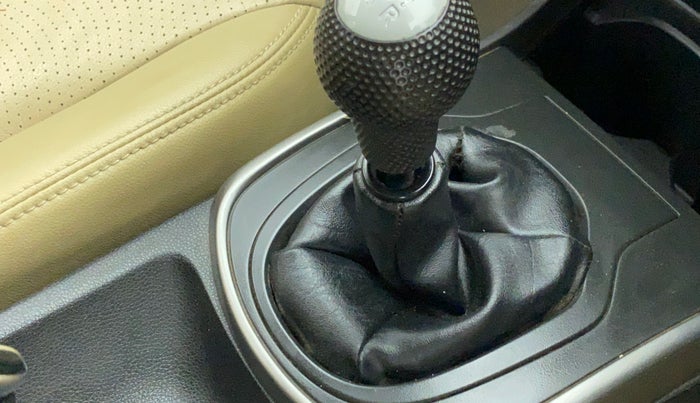 2015 Honda City VX MT PETROL, Petrol, Manual, 34,080 km, Gear lever - Boot cover slightly torn
