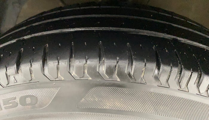 2017 Maruti Dzire VXI, Petrol, Manual, 26,573 km, Left Front Tyre Tread