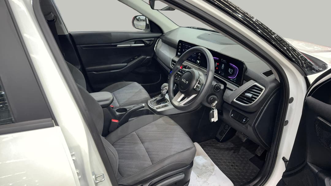 2025 Kia Seltos S (FWD), Automatic, 26135 km, Right Side Front Door Cabin View