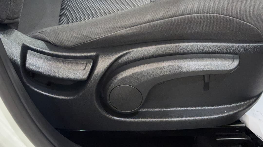 2025 Kia Seltos S (FWD), Automatic, 26135 km, Drivers Side Adjustment Panel