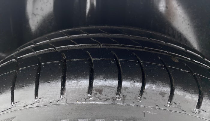 2017 Volkswagen Ameo COMFORTLINE 1.2L, CNG, Manual, 65,743 km, Right Rear Tyre Tread
