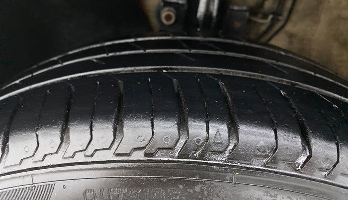 2017 Volkswagen Ameo COMFORTLINE 1.2L, CNG, Manual, 65,743 km, Left Front Tyre Tread