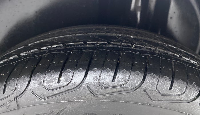 2017 Volkswagen Ameo COMFORTLINE 1.2L, CNG, Manual, 65,743 km, Left Rear Tyre Tread