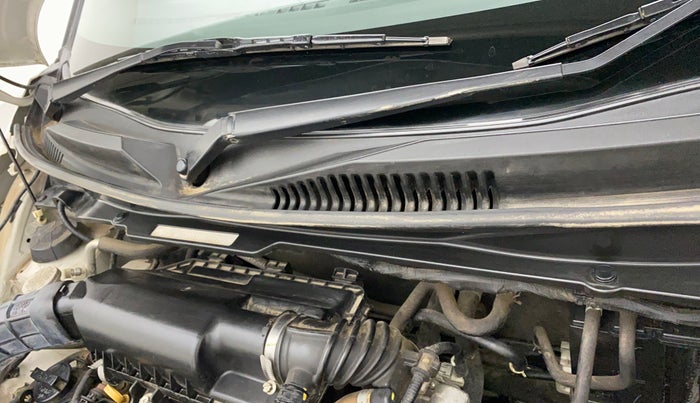 2018 Maruti IGNIS DELTA 1.2 AMT, Petrol, Automatic, 36,771 km, Bonnet (hood) - Cowl vent panel has minor damage