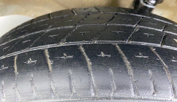 2018 Maruti Wagon R 1.0 VXI PLUS, Petrol, Manual, 60,467 km, Left Front Tyre Tread