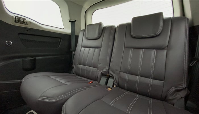 2019 Mahindra XUV500 W7 FWD, Diesel, Manual, 31,563 km, Third Seat Row ( optional )