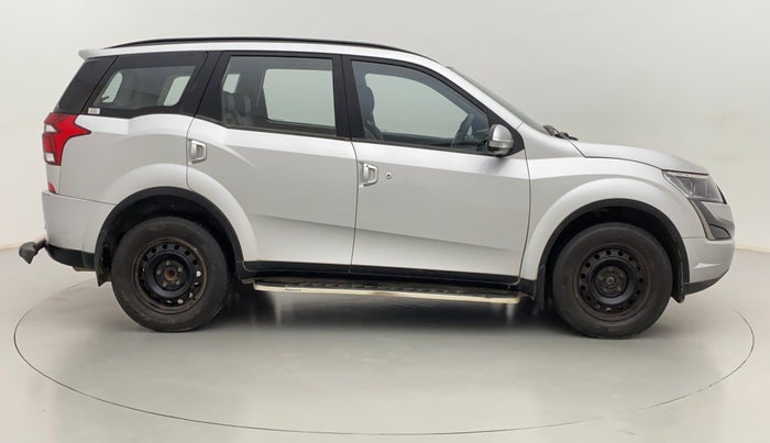 2019 Mahindra XUV500 W7 FWD, Diesel, Manual, 31,563 km, Right Side View