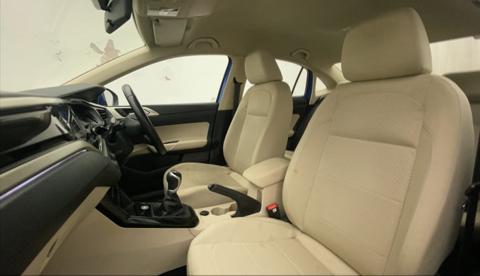 2022 Volkswagen VIRTUS HIGHLINE TSI 1.0 MT, Petrol, Manual, 15,098 km, Right Side Front Door Cabin