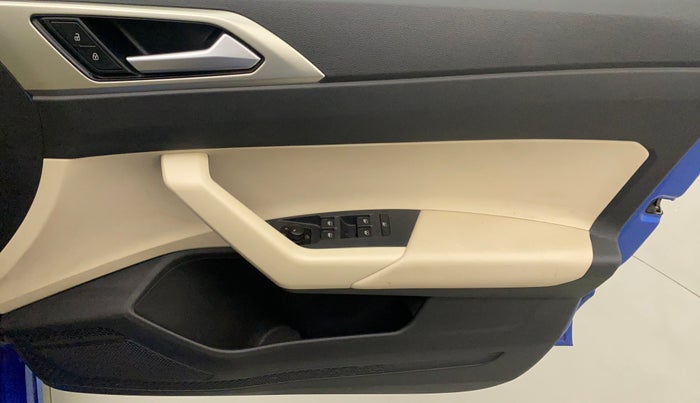 2022 Volkswagen VIRTUS HIGHLINE TSI 1.0 MT, Petrol, Manual, 15,098 km, Driver Side Door Panels Control