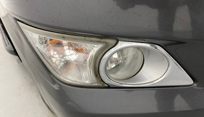 2018 Toyota Innova Crysta 2.4 ZX 7 STR, Diesel, Manual, 93,765 km, Right fog light - Minor damage