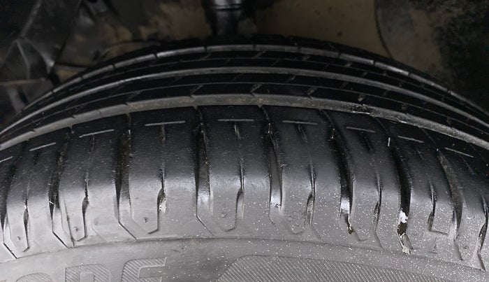 2016 Maruti Vitara Brezza ZDI PLUS DUAL TONE, Diesel, Manual, 71,935 km, Left Front Tyre Tread