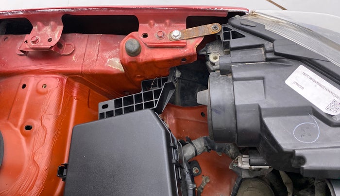 2016 Maruti Vitara Brezza ZDI PLUS DUAL TONE, Diesel, Manual, 71,935 km, Left headlight - Clamp has minor damage