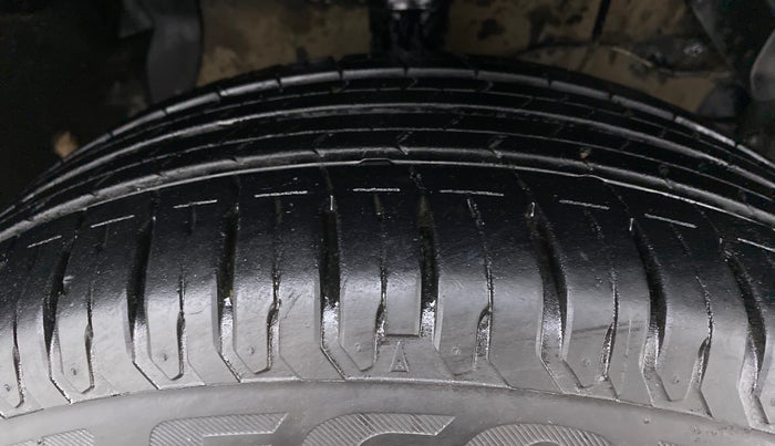 2016 Maruti Vitara Brezza ZDI PLUS DUAL TONE, Diesel, Manual, 71,935 km, Right Front Tyre Tread