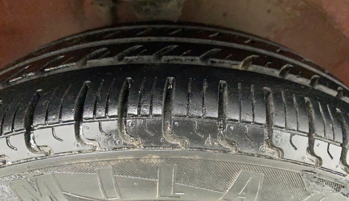 2013 Maruti Alto K10 VXI, CNG, Manual, 64,060 km, Right Front Tyre Tread