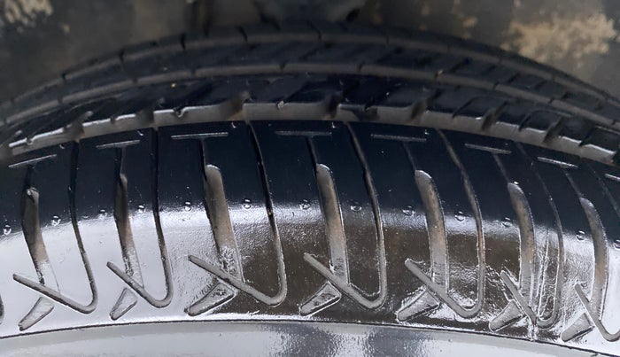 2014 Maruti Alto K10 VXI P, Petrol, Manual, 34,371 km, Right Front Tyre Tread