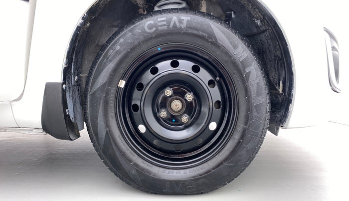 2017 Maruti Swift VXI D, Petrol, Manual, 35,861 km, Right Front Tyre