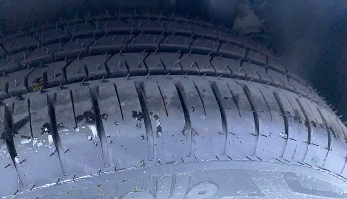 2017 Hyundai Elite i20 ASTA 1.2 (O), Petrol, Manual, 31,570 km, Left Rear Tyre Tread
