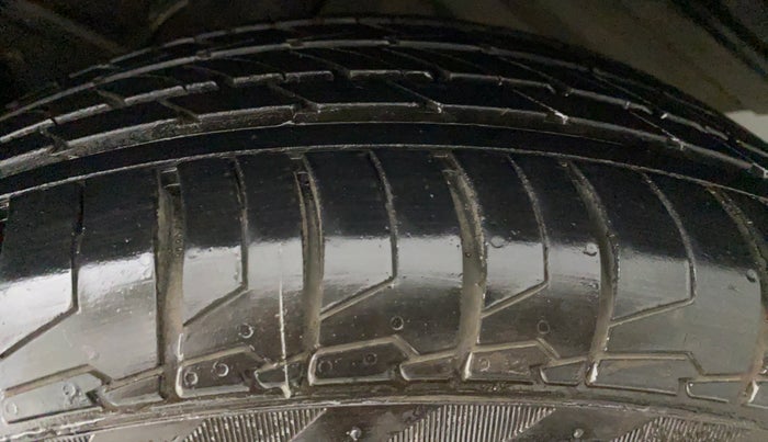 2016 Maruti Vitara Brezza ZDI PLUS DUAL TONE, Diesel, Manual, 37,891 km, Left Rear Tyre Tread