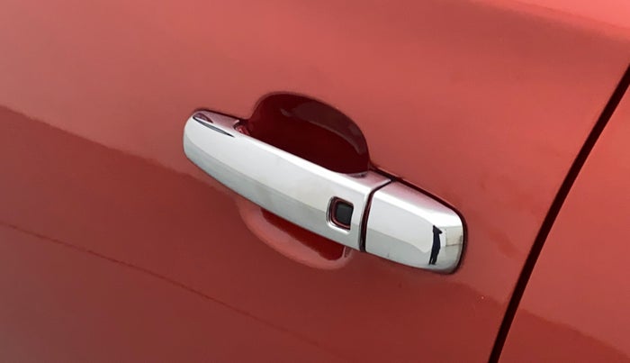 2016 Maruti Vitara Brezza ZDI PLUS DUAL TONE, Diesel, Manual, 37,891 km, Front passenger door - Door handle sensor not working
