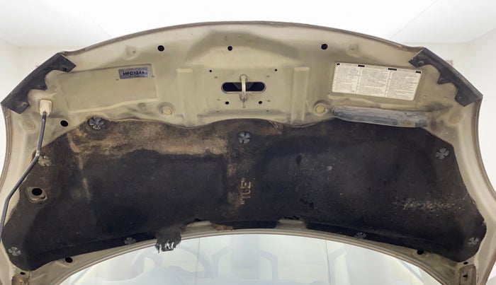 2013 Honda Amaze 1.5L I-DTEC S, Diesel, Manual, 68,240 km, Bonnet (hood) - Insulation cover has minor damage