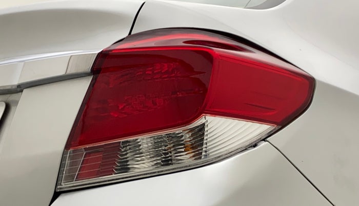 2013 Honda Amaze 1.5L I-DTEC S, Diesel, Manual, 68,240 km, Right tail light - Minor damage