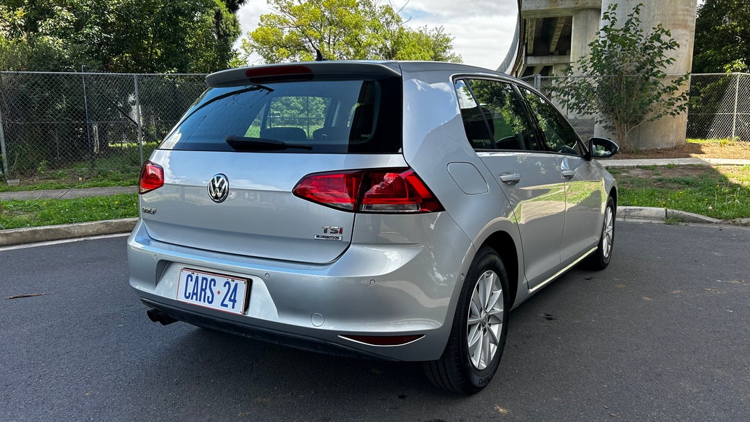 Right Back Diagonal (45- Degree) View