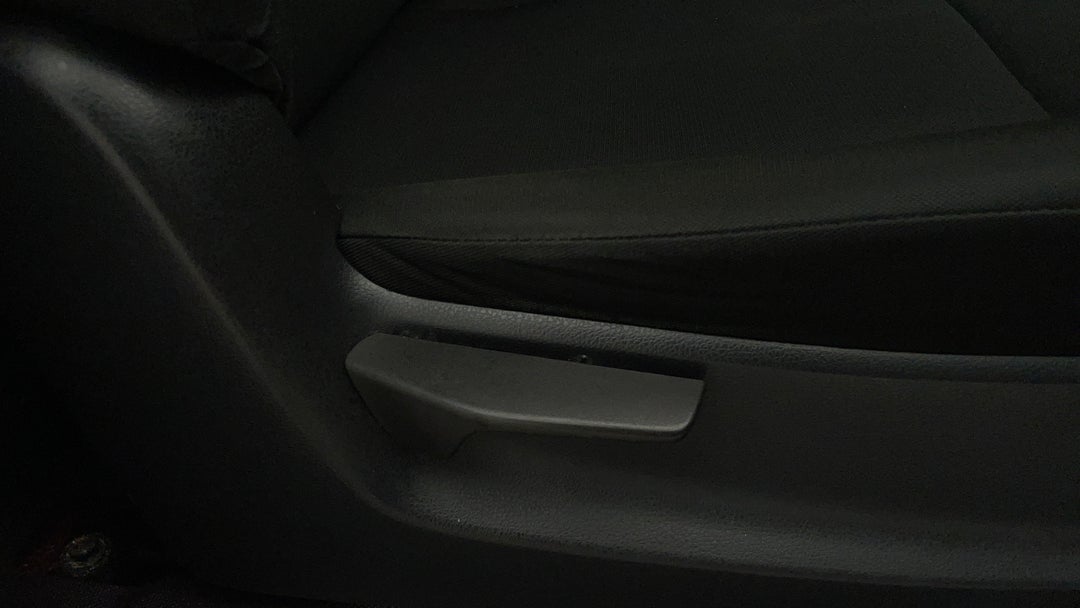 2018 Isuzu D-MAX Sx (4x2), Manual, 159735 km, Drivers Side Adjustment Panel