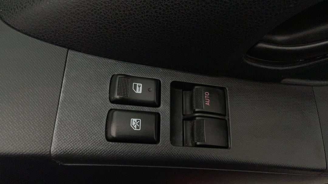 2018 Isuzu D-MAX Sx (4x2), Manual, 159735 km, Drivers Side Door Panel Controls