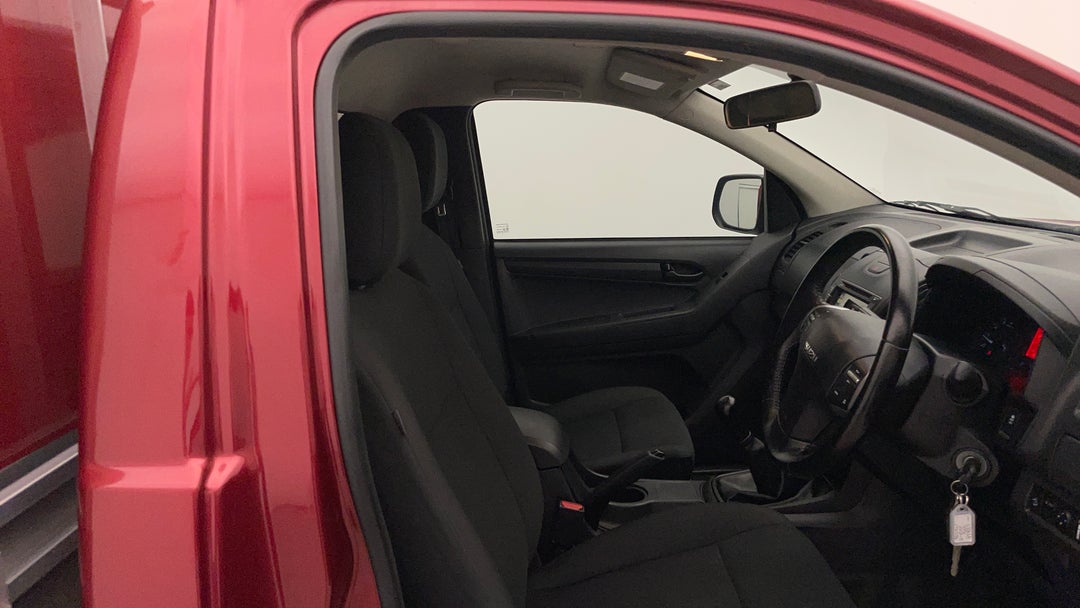 2018 Isuzu D-MAX Sx (4x2), Manual, 159735 km, Right Side Front Door Cabin View