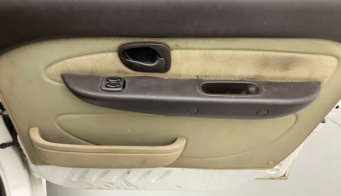 2012 Hyundai Santro Xing GL PLUS, Petrol, Manual, 40,383 km, Driver Side Door Panels Control