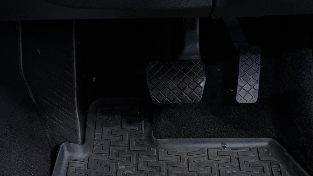 2017 SKODA Octavia 110 Tsi, Automatic, 146749 km, Pedals and Footmat