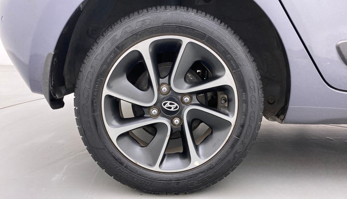 2017 Hyundai Grand i10 SPORTZ (O) 1.2 AT VTVT, Petrol, Automatic, 36,849 km, Right Rear Wheel