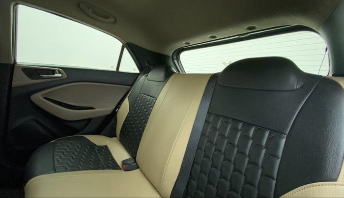 2018 Hyundai Elite i20 SPORTZ 1.2, Petrol, Manual, 35,466 km, Right Side Door Cabin View