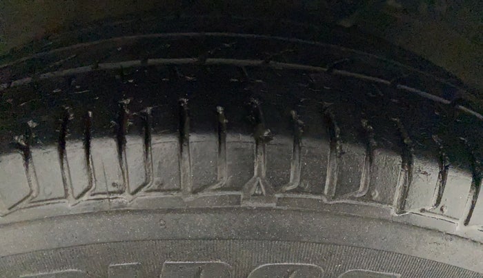2014 Hyundai i10 SPORTZ 1.1, Petrol, Manual, 64,662 km, Right Rear Tyre Tread