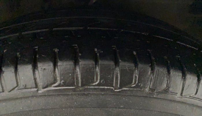 2014 Hyundai i10 SPORTZ 1.1, Petrol, Manual, 64,662 km, Right Front Tyre Tread