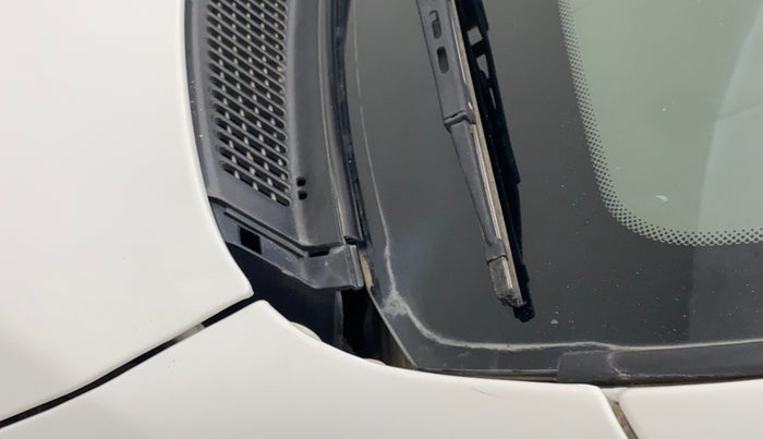 2014 Hyundai i10 SPORTZ 1.1, Petrol, Manual, 64,662 km, Bonnet (hood) - Cowl vent panel has minor damage