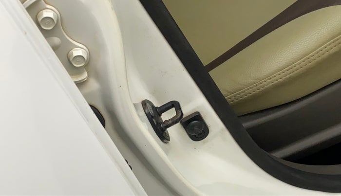 2014 Hyundai i10 SPORTZ 1.1, Petrol, Manual, 64,662 km, Right front window switch / handle - Child Lock not working for windows
