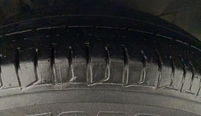 2014 Hyundai i10 SPORTZ 1.1, Petrol, Manual, 64,662 km, Left Front Tyre Tread