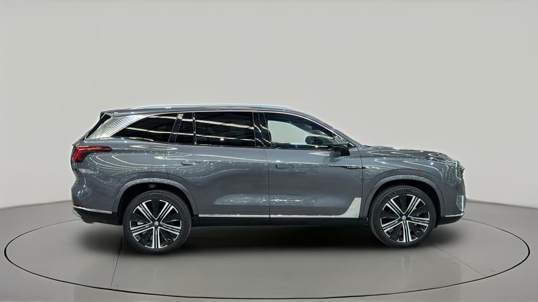 2025 MG MG Qs Essence AWD, Automatic, 12213 km, Right Side View