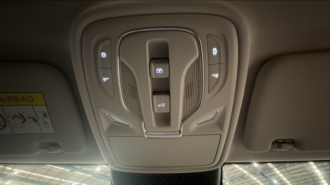 2025 MG MG Qs Essence AWD, Automatic, 12213 km, On-Roof Controls/Sunglass holder