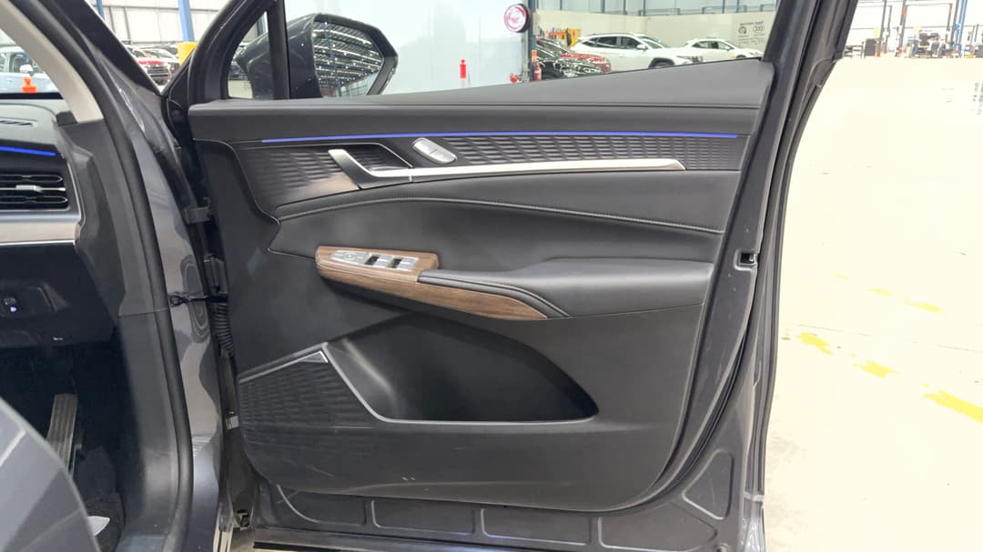 2025 MG MG Qs Essence AWD, Automatic, 12213 km, Speaker View