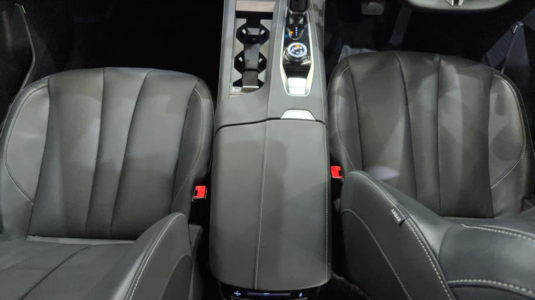 2025 MG MG Qs Essence AWD, Automatic, 12213 km, Center Console